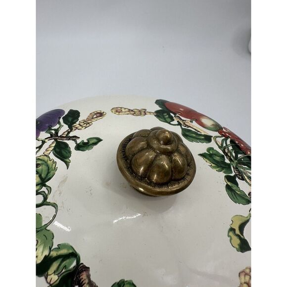 Tabletops Unlimited Kensington Garden Vitroceramic Pot 3 Quart Pot with Lid‎ - Picture 4 of 7